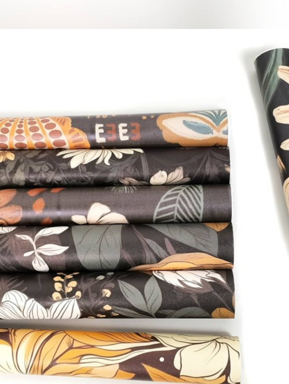 Leaf Print Wallpaper Roll Set in Brown and Tan